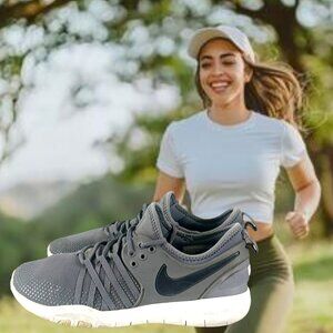 Nike Women's Free Tr 7 Low Top Lace Up Running Shoes SZ 8